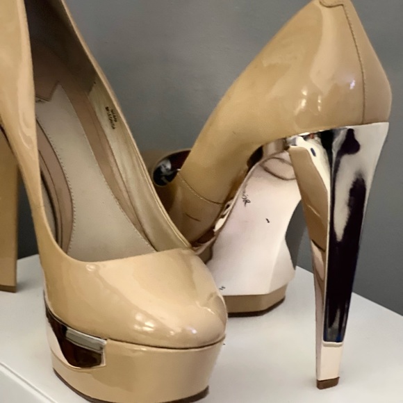 Stepping Out in Style - Picture 2 of 8